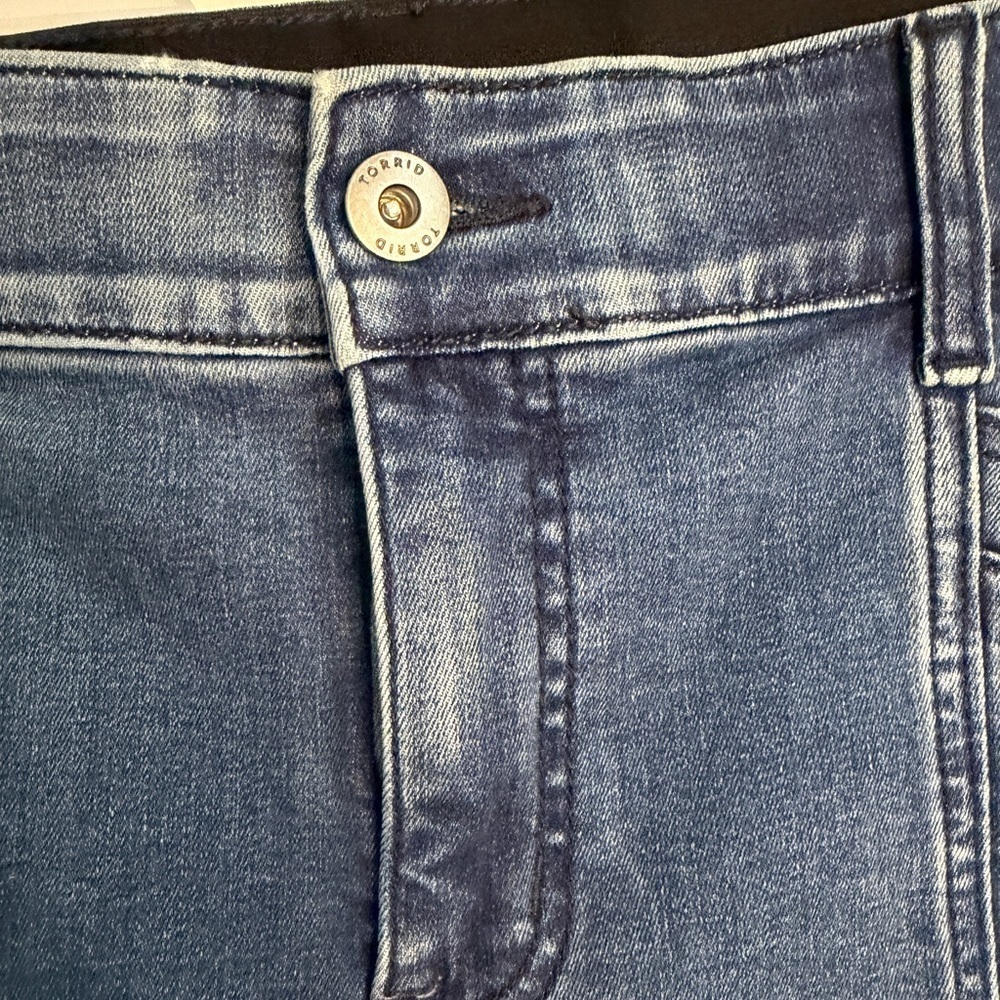 Torrid Bombshell Skinny Jeans Super Soft Medium Wash High Rise 20R - Picture 5 of 7